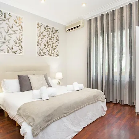 Stay U-Nique Apartments Calvet Barcellona Esterno foto